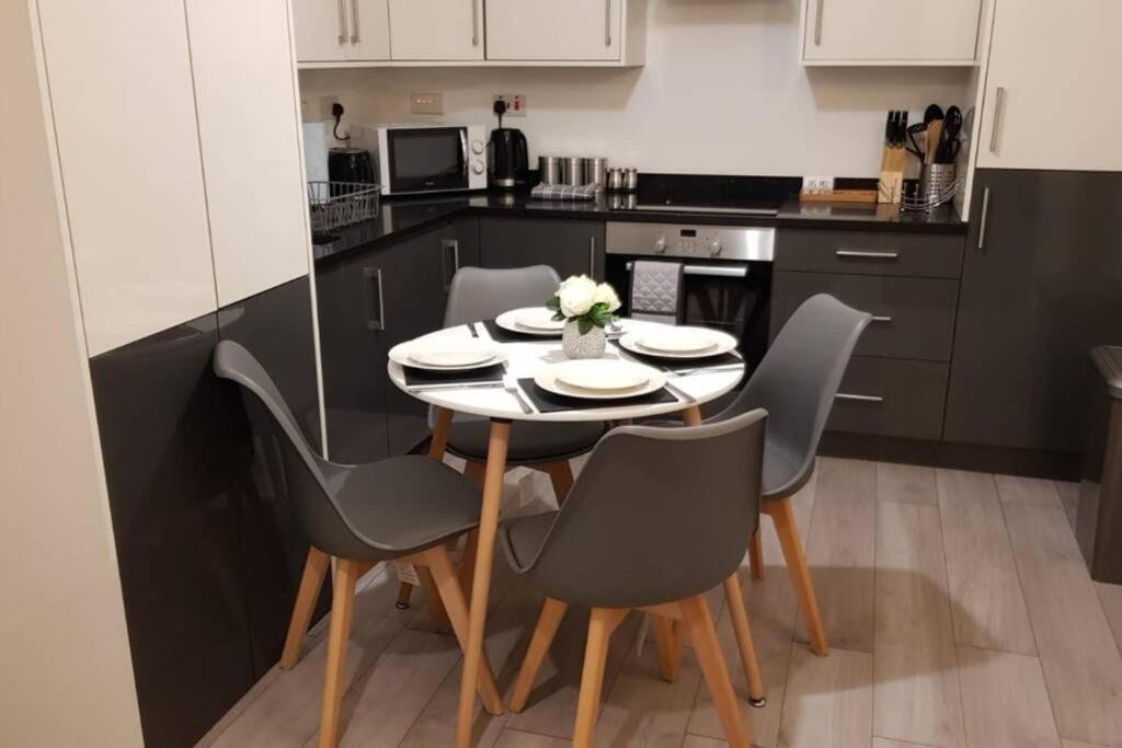Marie'S Serviced Apartments- 2 Bedroom City Stay Bedford Exterior foto